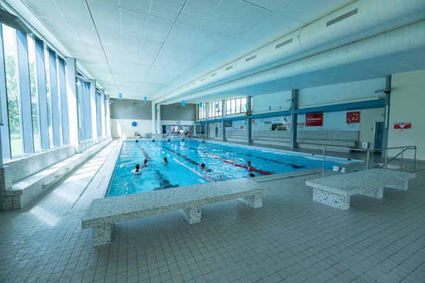 Hallenbad Langnau Innen Scaled.jpg